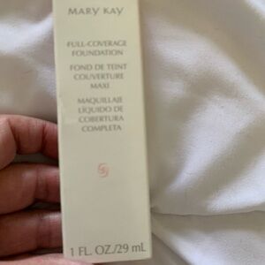 Mary Kay Cream Foundation Smooth Finish ivory 204